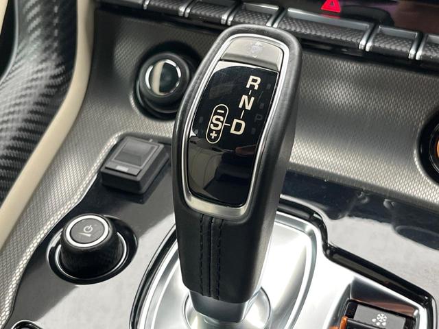 Ｆタイプ Ｓクーペ　アクティブスポーツエグゾースト　オレンジパドルシフト　ホワイトレザーシート　シートヒーター　ステアリングヒーター　純正ナビ　ＣＤ／ＤＶＤ再生　ＭＥＲＩＤＩＡＮサウンドシステム　２０インチアルミホイール（17枚目）