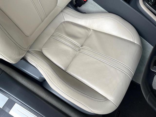 Ｆタイプ Ｓクーペ　アクティブスポーツエグゾースト　オレンジパドルシフト　ホワイトレザーシート　シートヒーター　ステアリングヒーター　純正ナビ　ＣＤ／ＤＶＤ再生　ＭＥＲＩＤＩＡＮサウンドシステム　２０インチアルミホイール（39枚目）