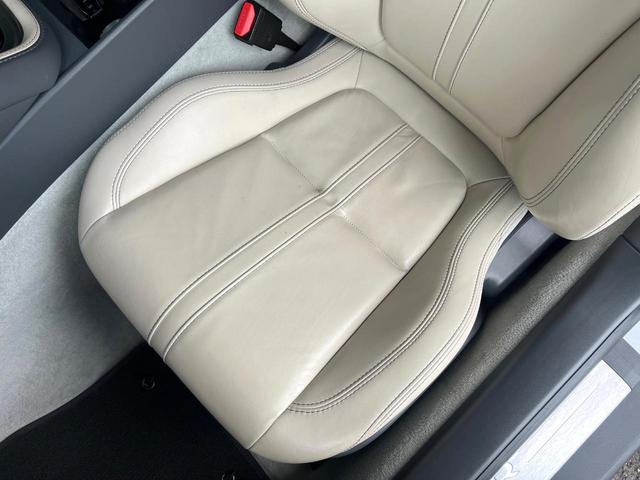 Ｆタイプ Ｓクーペ　アクティブスポーツエグゾースト　オレンジパドルシフト　ホワイトレザーシート　シートヒーター　ステアリングヒーター　純正ナビ　ＣＤ／ＤＶＤ再生　ＭＥＲＩＤＩＡＮサウンドシステム　２０インチアルミホイール（40枚目）