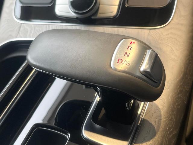 ���l�s���[�h�t���`�s�F�ʏ�͎����ł����Ȃ���ϑ��i�M�A�`�F���W�j���h���C�o�[�̑���ɂ���ĈӐ}�I�ɕς�����V�X�e���ł��B����w���i�̃h���C�u�����y���݂��������܂��I