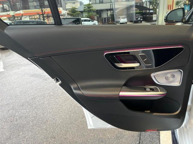 Ｃクラス Ｃ４３　４マチック　パノラミックスライディングルーフ　１オーナー　禁煙車　レーダーセーフティーＰＫＧ　純正ナビ　全周囲カメラ　黒革　Ｂｕｒｍｅｓｔｅｒサウンド　デジタルコックピット　ヘッドアップディスプレイ　パドルシフト（35枚目）