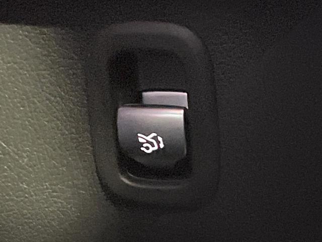 Ｃクラス Ｃ４３　４マチック　パノラミックスライディングルーフ　１オーナー　禁煙車　レーダーセーフティーＰＫＧ　純正ナビ　全周囲カメラ　黒革　Ｂｕｒｍｅｓｔｅｒサウンド　デジタルコックピット　ヘッドアップディスプレイ　パドルシフト（44枚目）