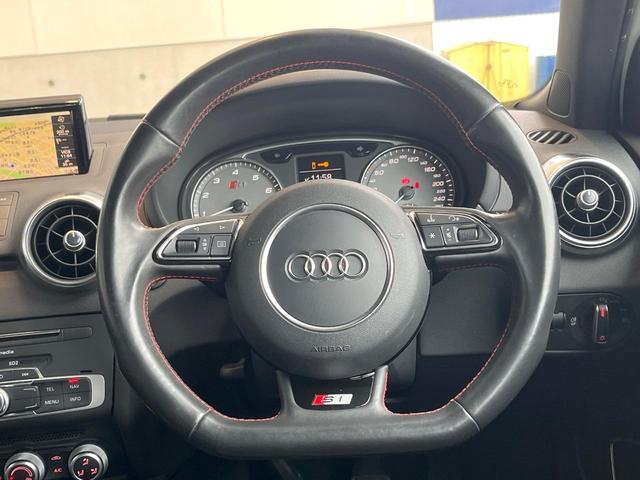 ���}���`�t�@���N�V�����X�e�A�����O�F�n���h���̍��E�̃{�^���ŃI�[�f�B�I�̑I���≹�ʂ̒��߂��\�ł��B�n���h�����������������ł���̂ň��S�ł��ˁ�