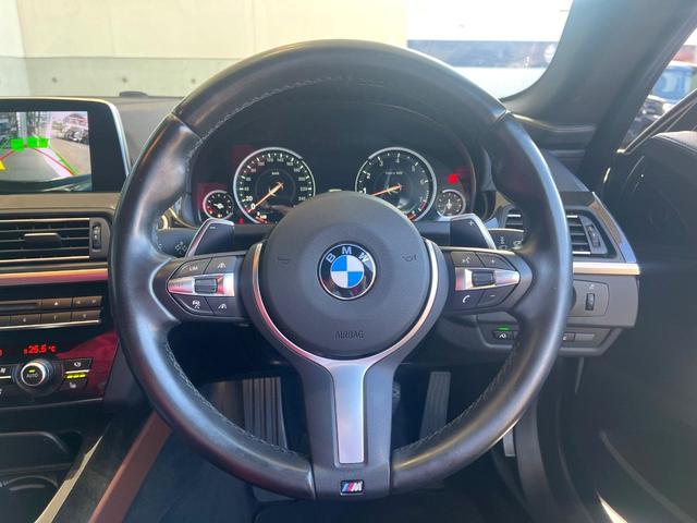 ���}���`�t�@���N�V�����X�e�A�����O�F�n���h���̍��E�̃{�^���ŃI�[�f�B�I�̑I���≹�ʂ̒��߂��\�ł��B�n���h�����������������ł���̂ň��S�ł��ˁ�