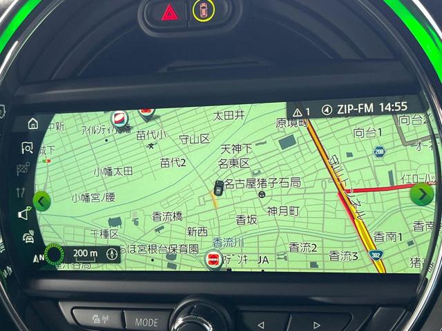 ＭＩＮＩ クーパー　ＬＥＤライトＰＫＧ　カメラ／パーキングアシストＰＫＧ　ペッパーＰＫＧ　禁煙車　純正ナビ　リアビューカメラ　インテリジェントセーフティー　ＥＴＣ　Ｂｌｕｅｔｏｏｔｈ（4枚目）