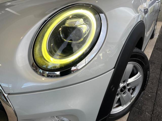 ＭＩＮＩ クーパー　ＬＥＤライトＰＫＧ　カメラ／パーキングアシストＰＫＧ　ペッパーＰＫＧ　禁煙車　純正ナビ　リアビューカメラ　インテリジェントセーフティー　ＥＴＣ　Ｂｌｕｅｔｏｏｔｈ（12枚目）