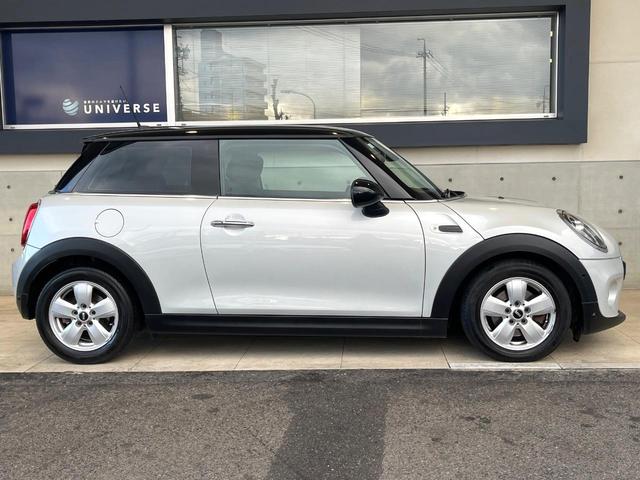 ＭＩＮＩ クーパー　ＬＥＤライトＰＫＧ　カメラ／パーキングアシストＰＫＧ　ペッパーＰＫＧ　禁煙車　純正ナビ　リアビューカメラ　インテリジェントセーフティー　ＥＴＣ　Ｂｌｕｅｔｏｏｔｈ（20枚目）