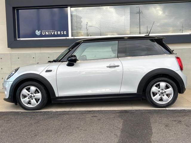 ＭＩＮＩ クーパー　ＬＥＤライトＰＫＧ　カメラ／パーキングアシストＰＫＧ　ペッパーＰＫＧ　禁煙車　純正ナビ　リアビューカメラ　インテリジェントセーフティー　ＥＴＣ　Ｂｌｕｅｔｏｏｔｈ（21枚目）