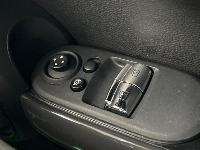 ＭＩＮＩ クーパー　ＬＥＤライトＰＫＧ　カメラ／パーキングアシストＰＫＧ　ペッパーＰＫＧ　禁煙車　純正ナビ　リアビューカメラ　インテリジェントセーフティー　ＥＴＣ　Ｂｌｕｅｔｏｏｔｈ（28枚目）