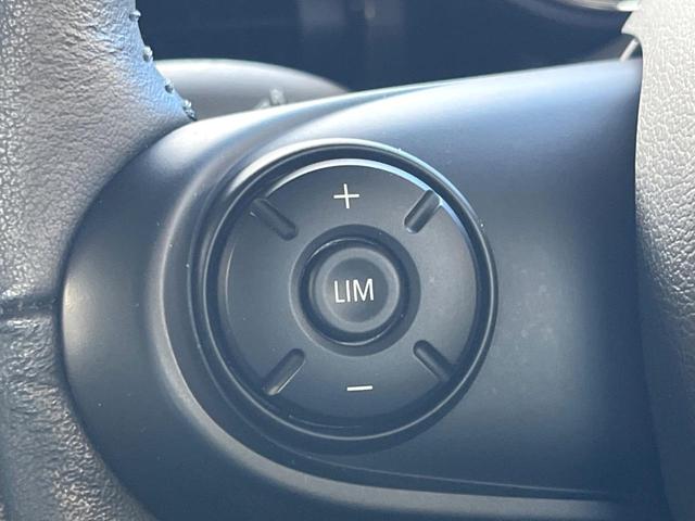 ＭＩＮＩ クーパー　ＬＥＤライトＰＫＧ　カメラ／パーキングアシストＰＫＧ　ペッパーＰＫＧ　禁煙車　純正ナビ　リアビューカメラ　インテリジェントセーフティー　ＥＴＣ　Ｂｌｕｅｔｏｏｔｈ（29枚目）