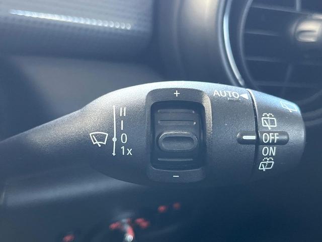 ＭＩＮＩ クーパー　ＬＥＤライトＰＫＧ　カメラ／パーキングアシストＰＫＧ　ペッパーＰＫＧ　禁煙車　純正ナビ　リアビューカメラ　インテリジェントセーフティー　ＥＴＣ　Ｂｌｕｅｔｏｏｔｈ（32枚目）