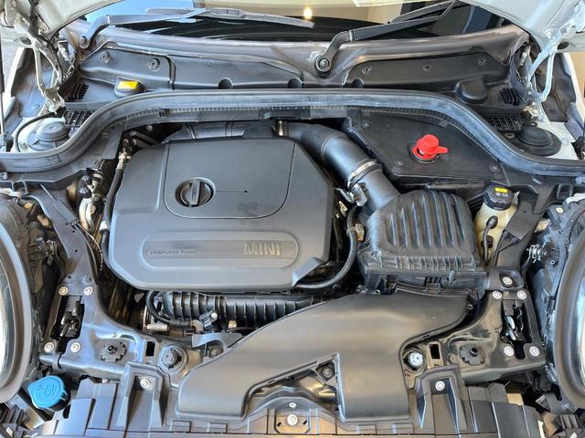 ＭＩＮＩ クーパー　ＬＥＤライトＰＫＧ　カメラ／パーキングアシストＰＫＧ　ペッパーＰＫＧ　禁煙車　純正ナビ　リアビューカメラ　インテリジェントセーフティー　ＥＴＣ　Ｂｌｕｅｔｏｏｔｈ（69枚目）
