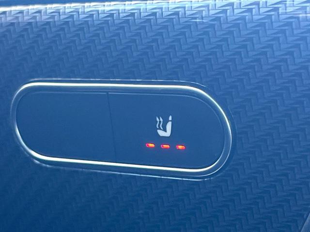 ���t�����g�V�[�g�q�[�e�B���O�F�^�]�ȁE����ȋ��ɎO�i�K�Œ��߂��\�ȃV�[�g�q�[�^�[�𑕔����Ă���܂��B�G�߂��킸���K�ɂ��g�p���������܂��B