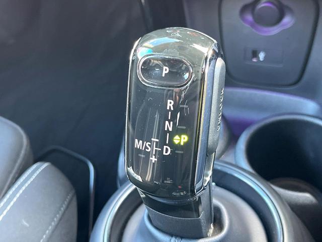 ���l�s���[�h�t���`�s�F�ʏ�͎����ł����Ȃ���ϑ��i�M�A�`�F���W�j���h���C�o�[�̑���ɂ���ĈӐ}�I�ɕς�����V�X�e���ł��B����w���i�̃h���C�u�����y���݂��������܂��I