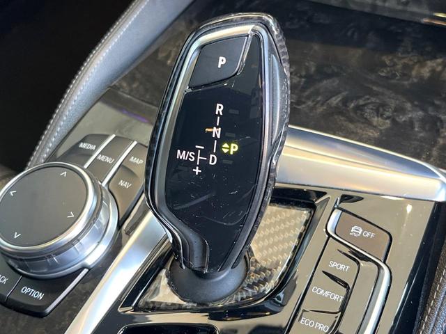 ���l�s���[�h�t���`�s�F�ʏ�͎����ł����Ȃ���ϑ��i�M�A�`�F���W�j���h���C�o�[�̑���ɂ���ĈӐ}�I�ɕς�����V�X�e���ł��B����w���i�̃h���C�u�����y���݂��������܂��I