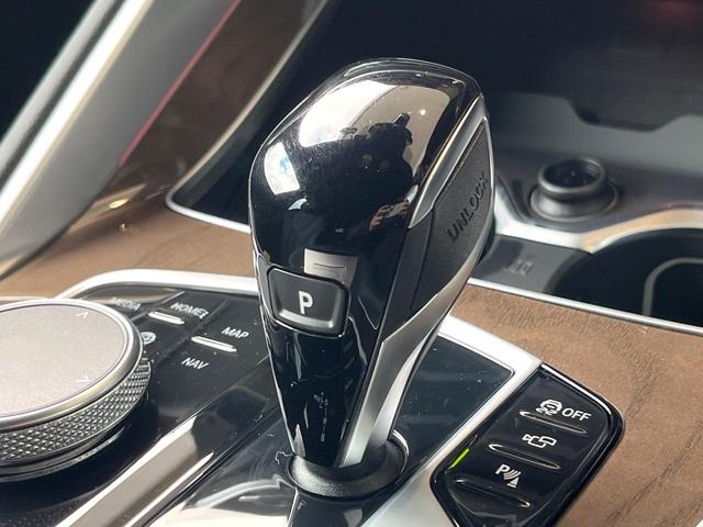 ���l�s���[�h�t���`�s�F�ʏ�͎����ł����Ȃ���ϑ��i�M�A�`�F���W�j���h���C�o�[�̑���ɂ���ĈӐ}�I�ɕς�����V�X�e���ł��B����w���i�̃h���C�u�����y���݂��������܂��I