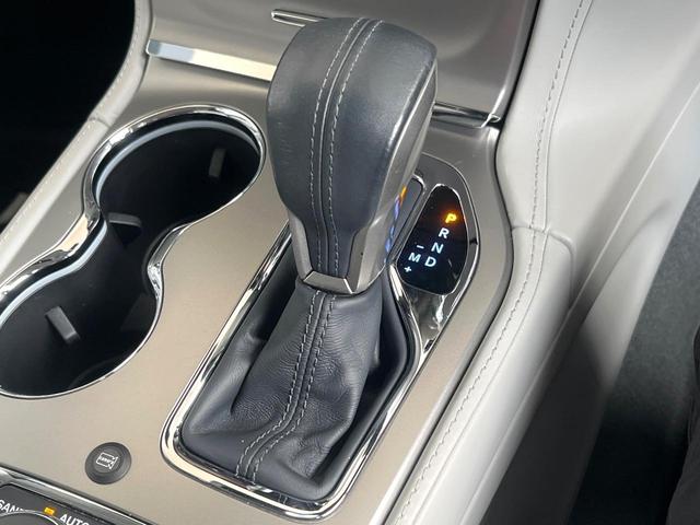 ���l�s���[�h�t���`�s�F�ʏ�͎����ł����Ȃ���ϑ��i�M�A�`�F���W�j���h���C�o�[�̑���ɂ���ĈӐ}�I�ɕς�����V�X�e���ł��B����w���i�̃h���C�u�����y���݂��������܂��I