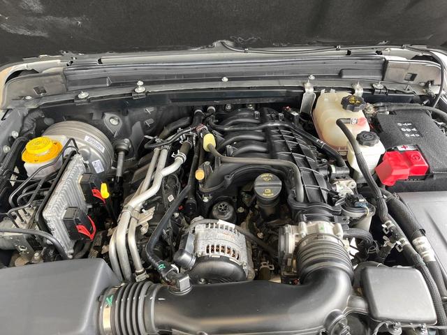 ジープ・ラングラーアンリミテッド リミテッドＥＤウィズサンライダフリップＴフォーハドＴ　特別仕様車　ブラックレザーシート　シートヒーター　純正ナビ　Ｂｌｕｅｔｏｏｔｈ　アップルカープレイ　ブラック革貼インパネ加飾　レーダークルーズコントロール　バックカメラ　ハンドルヒーター　１オーナー（19枚目）