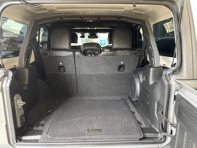 ジープ・ラングラーアンリミテッド リミテッドＥＤウィズサンライダフリップＴフォーハドＴ　特別仕様車　ブラックレザーシート　シートヒーター　純正ナビ　Ｂｌｕｅｔｏｏｔｈ　アップルカープレイ　ブラック革貼インパネ加飾　レーダークルーズコントロール　バックカメラ　ハンドルヒーター　１オーナー（20枚目）