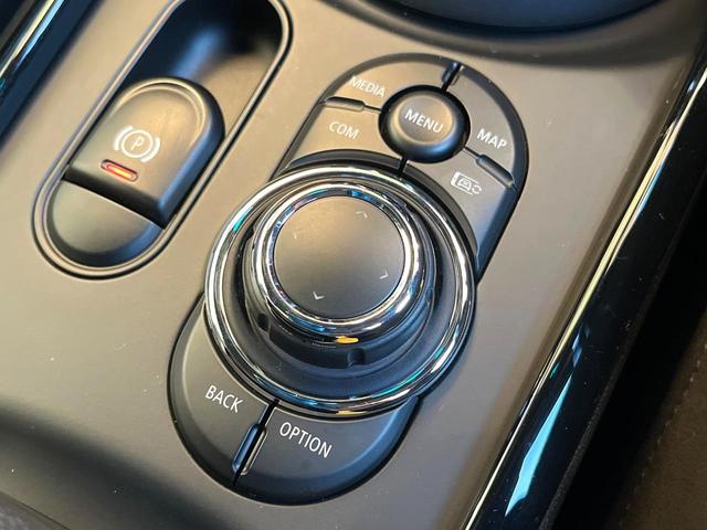 ＭＩＮＩ ＪＣＷクラブマンプレミアム＋Ｐエッセンシャルトリム　ジョンクーパーワークストリム　シートヒーター　アップルカープレイ　黒革　ハーマンカードン　レーダークルーズ　バックカメラ　コンフォートアクセス　ＬＥＤヘッドライト　禁煙車（32枚目）