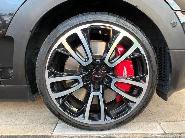 ＭＩＮＩ ＪＣＷクラブマンプレミアム＋Ｐエッセンシャルトリム　ジョンクーパーワークストリム　シートヒーター　アップルカープレイ　黒革　ハーマンカードン　レーダークルーズ　バックカメラ　コンフォートアクセス　ＬＥＤヘッドライト　禁煙車（52枚目）