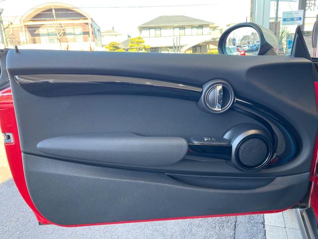 ＭＩＮＩ クーパーＳ　３ドア　６ＭＴ　ペッパーパッケージ　純正ナビ　アクティブクルーズコントロール　コンフォートアクセス　ＥＴＣ内蔵ドアミラー　ＬＥＤヘッドランプ　ＬＥＤフォグ　純正１７インチアルミホイール　禁煙車（42枚目）