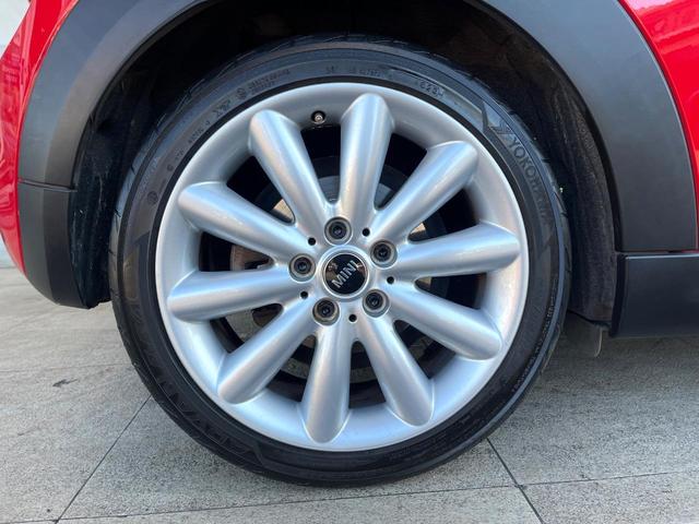 ＭＩＮＩ クーパーＳ　３ドア　６ＭＴ　ペッパーパッケージ　純正ナビ　アクティブクルーズコントロール　コンフォートアクセス　ＥＴＣ内蔵ドアミラー　ＬＥＤヘッドランプ　ＬＥＤフォグ　純正１７インチアルミホイール　禁煙車（50枚目）