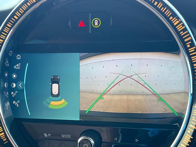 ＭＩＮＩ クーパー　クラシック・トリム　５ドア　１オーナー　レザーシートシートＰＫＧ　ドライビングアシストＰＫＧ　純正ナビ　リアカメラ　シートヒーター　コンフォートアクセス　マルチディスプレイメーター　ＥＴＣ　クルコン　ＬＥＤヘッド（5枚目）