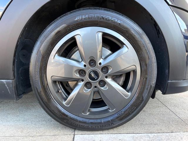 ＭＩＮＩ クーパー　クラシック・トリム　５ドア　１オーナー　レザーシートシートＰＫＧ　ドライビングアシストＰＫＧ　純正ナビ　リアカメラ　シートヒーター　コンフォートアクセス　マルチディスプレイメーター　ＥＴＣ　クルコン　ＬＥＤヘッド（37枚目）