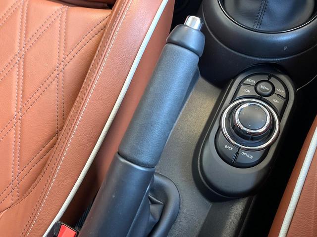 ＭＩＮＩ クーパー　クラシック・トリム　５ドア　１オーナー　レザーシートシートＰＫＧ　ドライビングアシストＰＫＧ　純正ナビ　リアカメラ　シートヒーター　コンフォートアクセス　マルチディスプレイメーター　ＥＴＣ　クルコン　ＬＥＤヘッド（46枚目）