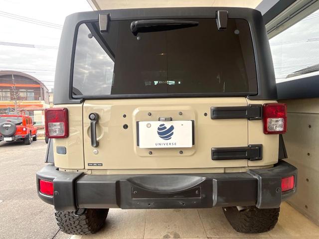 ジープ・ラングラーアンリミテッド スポーツ ポータブルナビ ワンセグ 純正オーディオ CD再生 クルーズコントロール キーレス ETC 18インチアルミホイール オートエアコン 禁煙車(13枚目)