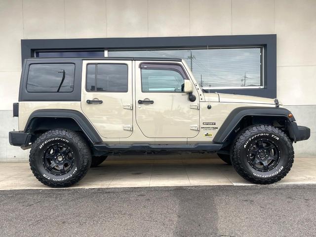 ジープ・ラングラーアンリミテッド スポーツ ポータブルナビ ワンセグ 純正オーディオ CD再生 クルーズコントロール キーレス ETC 18インチアルミホイール オートエアコン 禁煙車(14枚目)