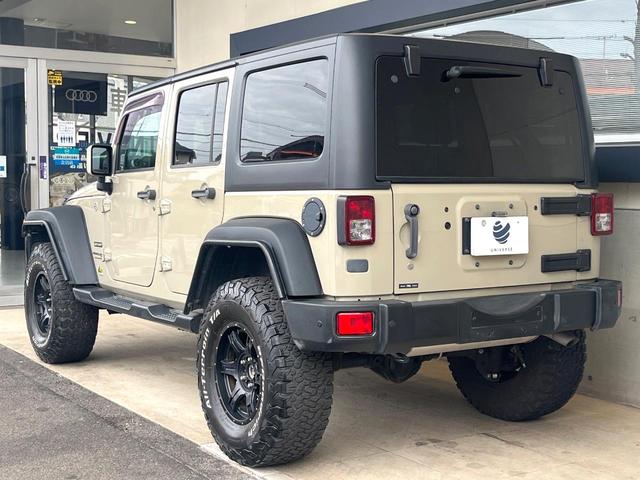 ジープ・ラングラーアンリミテッド スポーツ ポータブルナビ ワンセグ 純正オーディオ CD再生 クルーズコントロール キーレス ETC 18インチアルミホイール オートエアコン 禁煙車(24枚目)