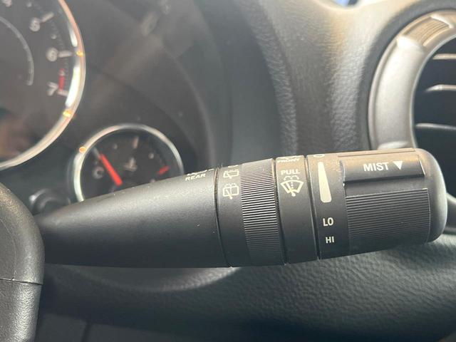 ジープ・ラングラーアンリミテッド スポーツ ポータブルナビ ワンセグ 純正オーディオ CD再生 クルーズコントロール キーレス ETC 18インチアルミホイール オートエアコン 禁煙車(29枚目)