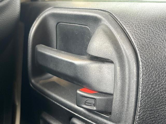 ジープ・ラングラーアンリミテッド スポーツ ポータブルナビ ワンセグ 純正オーディオ CD再生 クルーズコントロール キーレス ETC 18インチアルミホイール オートエアコン 禁煙車(33枚目)