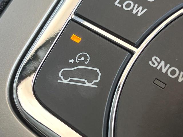 ジープ・グランドチェロキー サミット　パノラミックサンルーフ　Ｈａｒｍａｎｋａｒｄｏｎ製サウンド　純正ナビ　バックカメラ　黒革シート　アダプティブクルコン　ブラインドスポット　ＨＩＤヘッドランプ　Ｂｌｕｅｔｏｏｔｈ　ＥＴＣ（50枚目）