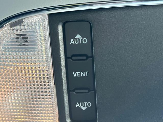 ジープ・グランドチェロキー サミット　パノラミックサンルーフ　Ｈａｒｍａｎｋａｒｄｏｎ製サウンド　純正ナビ　バックカメラ　黒革シート　アダプティブクルコン　ブラインドスポット　ＨＩＤヘッドランプ　Ｂｌｕｅｔｏｏｔｈ　ＥＴＣ（68枚目）