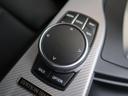 ●BMW ConnectedDrive『タッチパッドで、直感的なナビ操作が可能です!また、別途オプションでバッテリー電圧低下や、車両のメインテナンスを最寄のディーラーにて事前に通知されるサービスも♪』