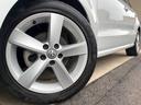 ●純正16インチアルミホイール:輸入車ならではの卓越した走りを支えるホイールと足回りです!日本車の走りに慣れている方にもぜひ体感して頂きたい程高いレベルでまとまっています!