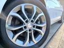 ●純正１７インチアルミホイール：輸入車ならではの卓越した走りを支えるホイールと足回りです！日本車の走りに慣れている方にもぜひ体感して頂きたいほど、高いレベルでまとまっています！