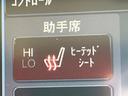 ●フロントシートヒーティング:運転席・助手席共に三段階で調節が可能なシートヒーターを装備しております。季節を問わず快適にご使用いただけます。