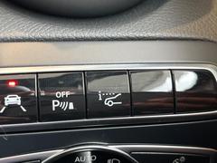 ●ヘッドアップディスプレイ：現在の速度や走行情報をデジタル表示で運転席前方のガラスに投影！運転中、視線をずらさず必要な情報を確認できるのでとっても便利で安心！ 7