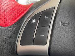 ●ステアリングスイッチ：ステアリングにオーディオのボリュームスイッチが付いておりますので、走行中もお手元で安全に操作が可能になります！ 5