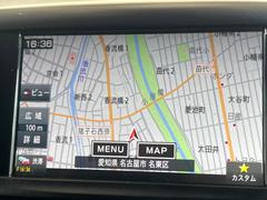 ●純正ナビ：一体感のあるナビは、高級感ある車内を演出してくれます。Ｂｌｕｅｔｏｏｔｈ再生などオーディオ機能も充実しておりますので、運転もより楽しめます♪ 4