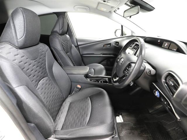 ゆったり室内で運転もしやすいです♪使い勝手の良い配置も考えられています！！