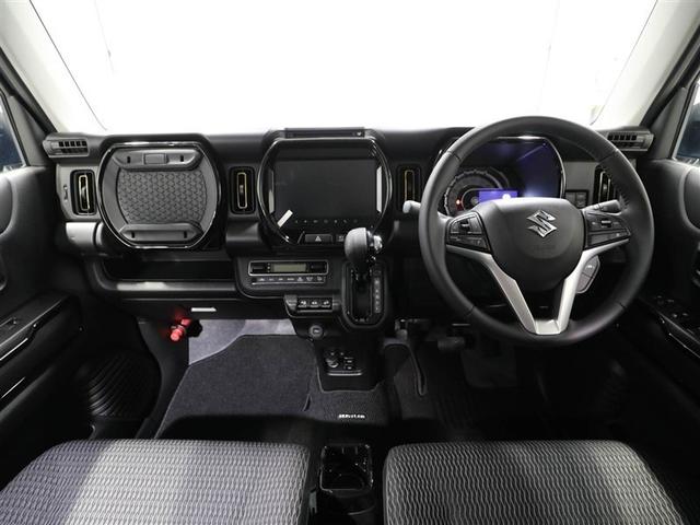 しっかりまとまった感のあるインパネ。各操作スイッチなども使いやすい位置に配置されていますよ。