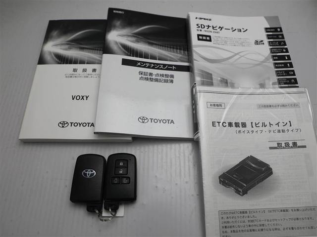 ヴォクシー ハイブリッドＺＳ　煌ＩＩＩ　地デジＴＶ　リヤカメラ　１オナ車　Ｗエアコン　スマートキー　ミュージックプレイヤー接続可　ＤＶＤ再生可　クルコン　ＶＳＣ　キーレス　アルミホイール　ナビ＆ＴＶ　ＬＥＤヘッドランプ　ＥＴＣ　３列シート（30枚目）