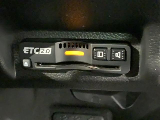 ヴェゼル ｅ：ＨＥＶ　Ｘ　Ｈ　ＳＥＮＳＩＮＧ　最長５年保証　ワンオーナー　純正ナビ　ＴＶ　Ｒカメラ　ＢＴオ－ディオ　ＥＴＣ　ＬＥＤライト　ＶＳＡ　クルコン　アルミ　フォグ　スマートキー　盗難防止装置　整備記録簿　ＡＡＣ（13枚目）