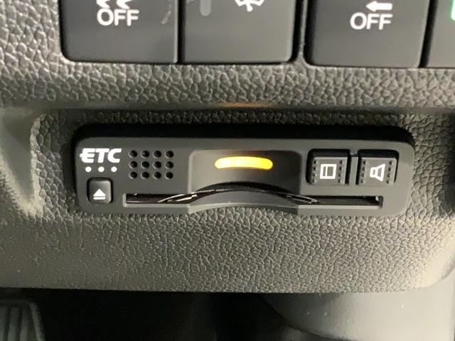 フリードハイブリッド ハイブリッド・クロスターホンダセンシング　最長５年保証　ワンオーナー　ナビＶＸＭ－２２４ＶＦｉ　ＴＶ　Ｒカメラ　ＣＤ録音　ＢＴオ－ディオ　ＤＶＤ　ＥＴＣ　ＬＥＤライト　ＶＳＡ　両側電動ドア　シートヒーター　クルコン　アルミ　フォグ　スマキー（12枚目）