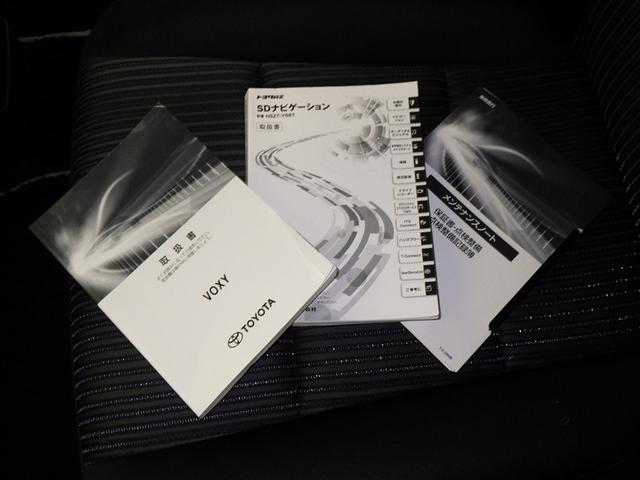 ヴォクシー ＺＳ　煌ＩＩ　衝突被害軽減システム　メモリーナビ　フルセグ　バックカメラ　ＥＴＣ　ＣＤ　ＤＶＤ再生　オートクルーズコントロール　ＬＥＤヘッドランプ　両側電動スライド　乗車定員７人　３列シート　スマートキー　キーレス（33枚目）